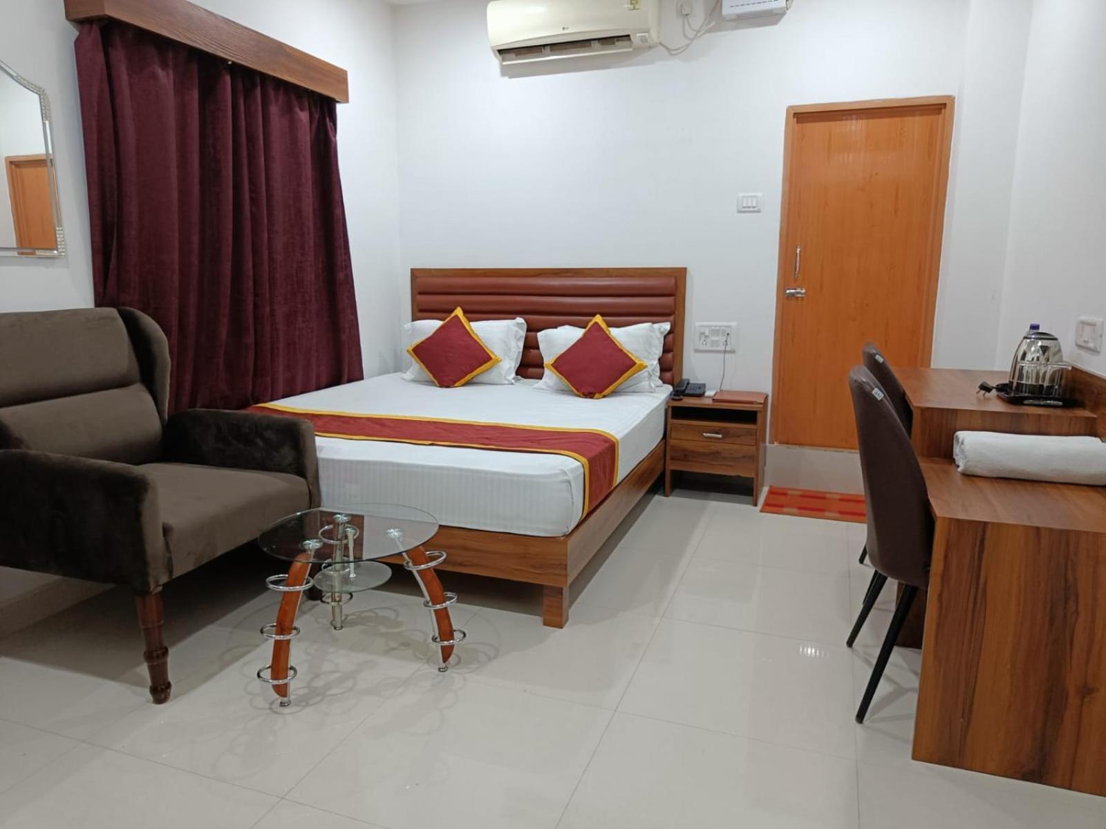 Hotel Executive Inn Hailakandi Exterior photo