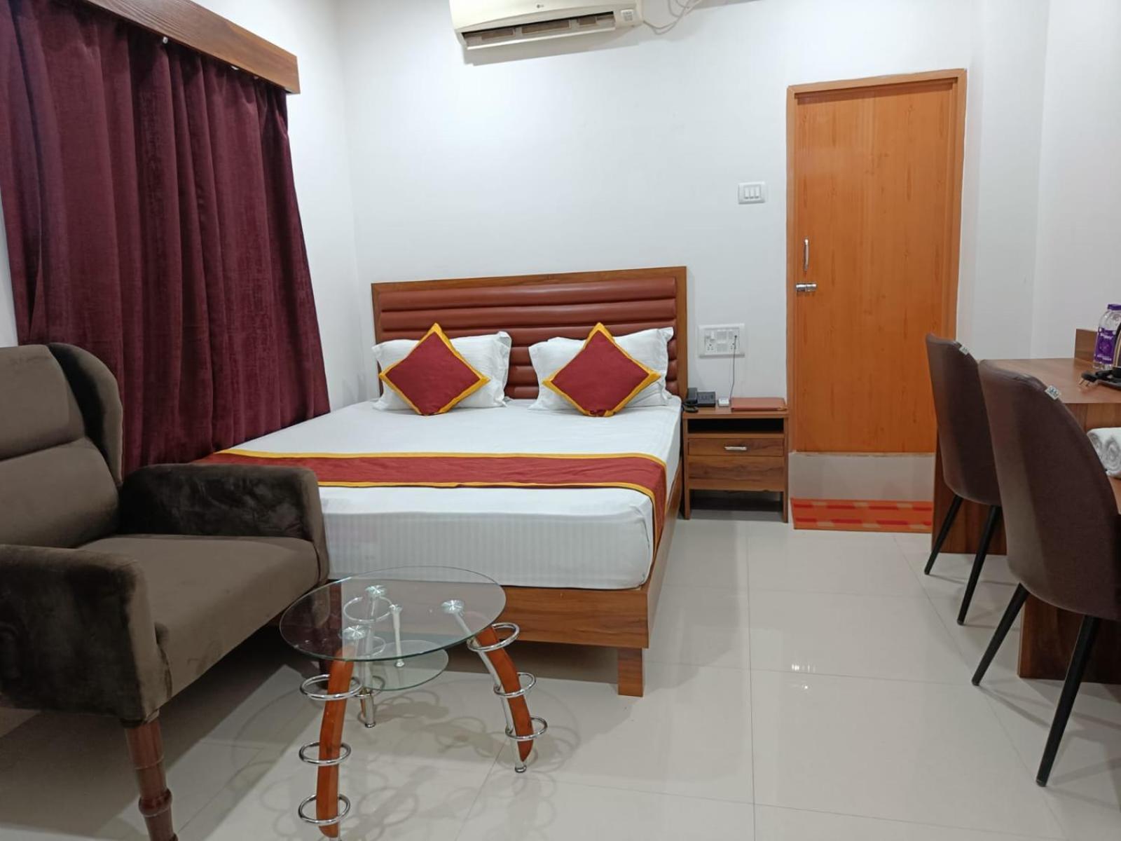 Hotel Executive Inn Hailakandi Exterior photo